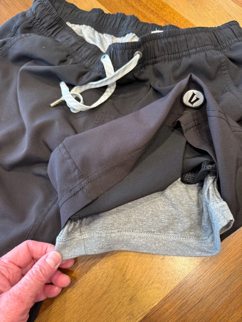 Vuori Kore Short Lined Black size small flaw - Picture 6 of 9